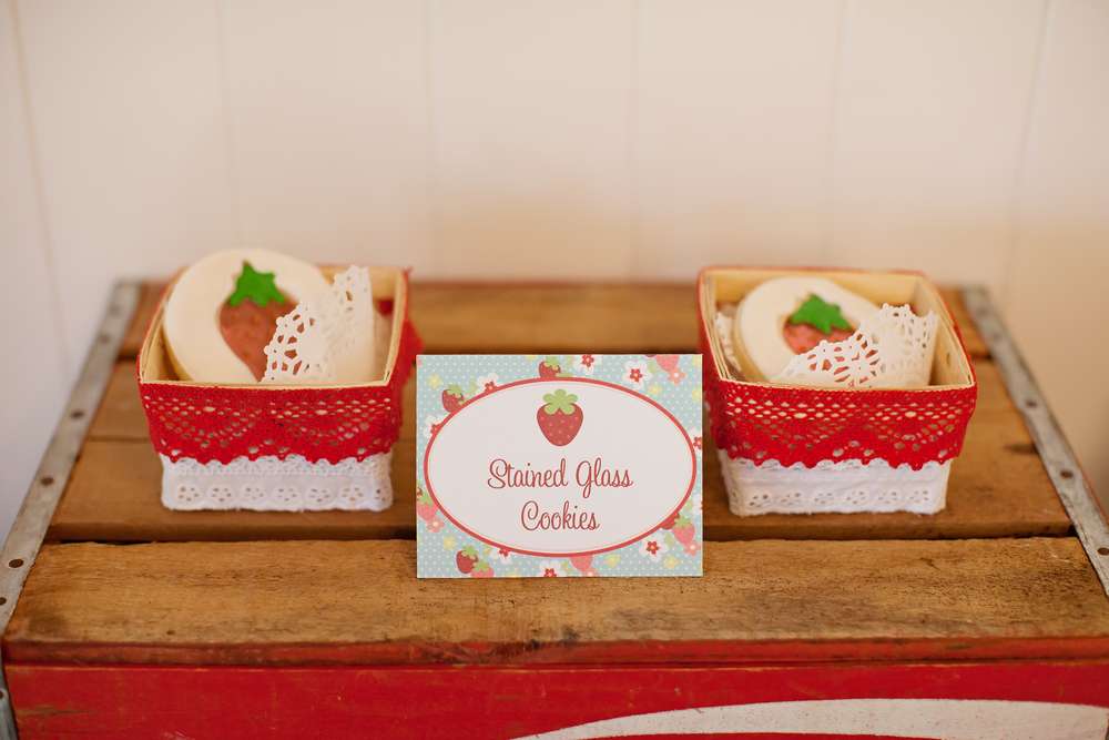 strawberry_styled_shoot__021