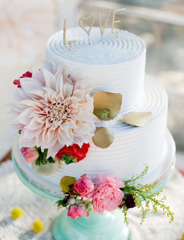 Dahlia-wedding-cake-decor