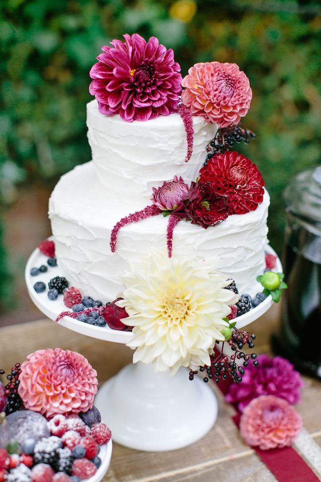buttercream-wedding-cake-with-burgundy-dahlias