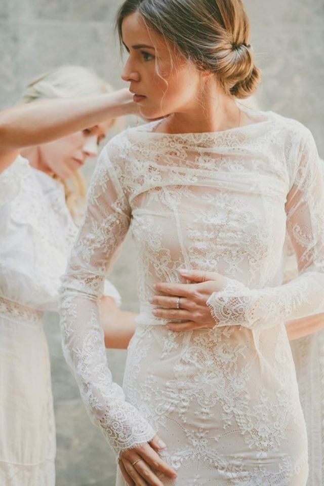 large_fustany-fashion-weddings-25_Long_Sleeve_Wedding_Dresses_for_a_Sophisticated_Bridal_Look-24