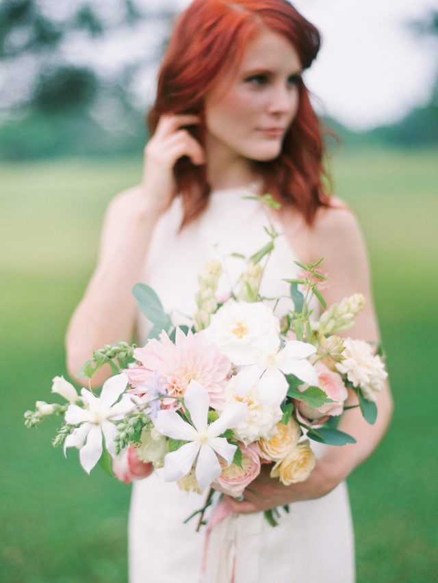 pastel+wedding+flowers+in+peach+and+pink